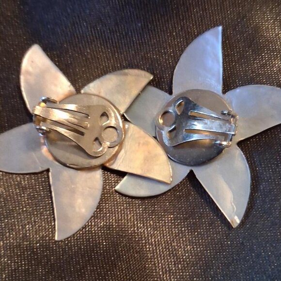 Vintage Mother of Pearl Star Shaped Clip On Earrings - Picture 2 of 4